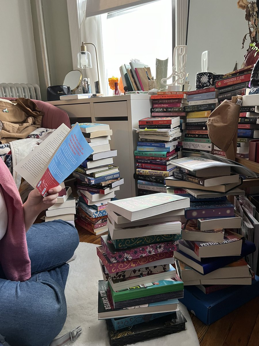 meldevarona's tweet image. my friend is digging through my stacks