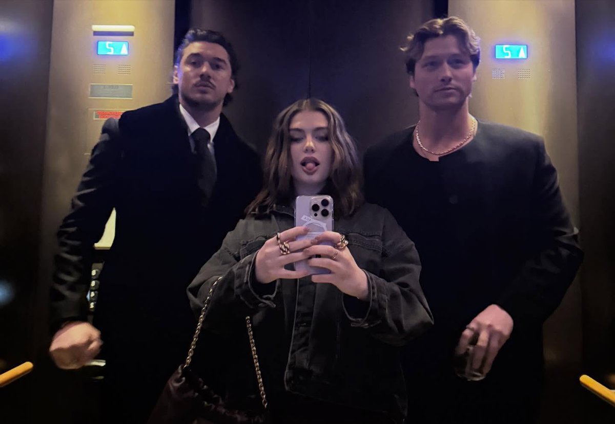 offcampusbra's tweet image. GARRETT, HANNAH &amp;amp; DEAN! 🔥