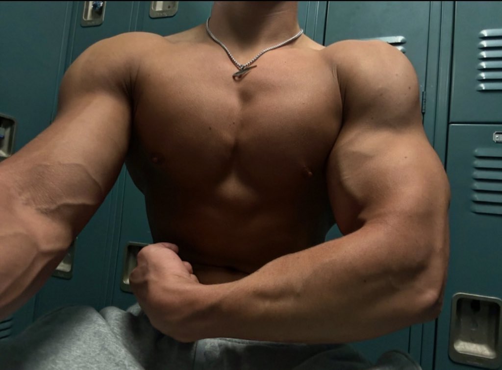 alphaxflex's tweet image. 😈