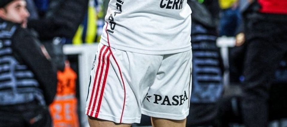 meterazzio's tweet photo. oğlum fenerliler twite tıklasanıza bi :)