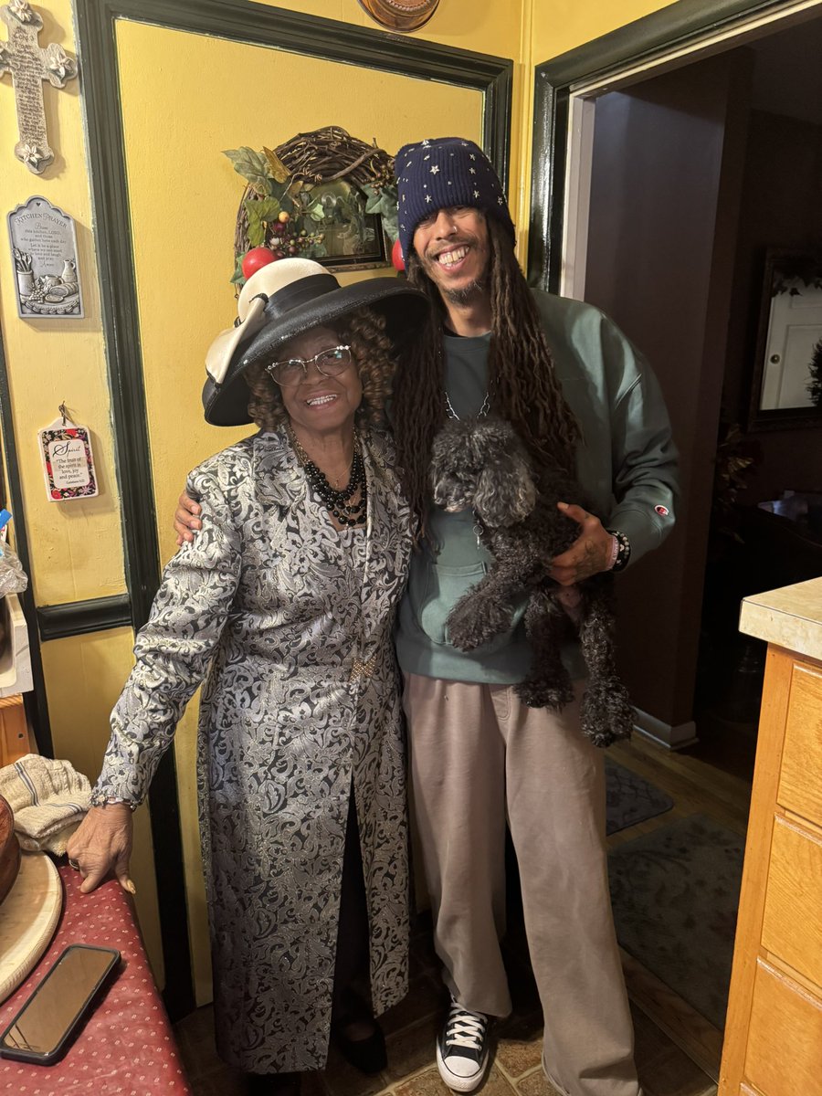 💜 #SundaySmiles 💛 #Granny x CJ 🐶

#GeeCLaY