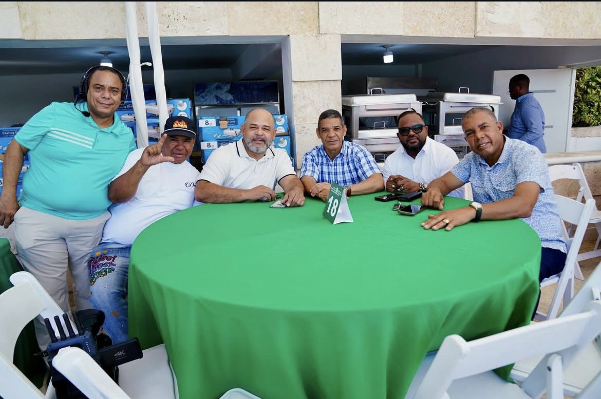 #FPComunica |

Este evento reunió al extraordinario equipo que, a lo largo de todo el año 2025, demostró con dedicación su talento, capacidad y compromiso en el fortalecimiento de nuestro partido.

Agradecemos profundamente la
presencia del vicepresidente Radhames Jiménez y el