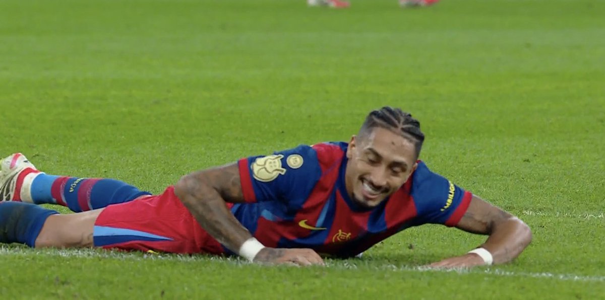 TouchlineX's tweet image. He doesn't need a Ballon d'Or.
He doesn't need a FIFA The Best.
He doesn't need a FIFPRO World XI spot.

Just give him a ball and he will do his talking on the ACTUAL BIG STAGE! ✨