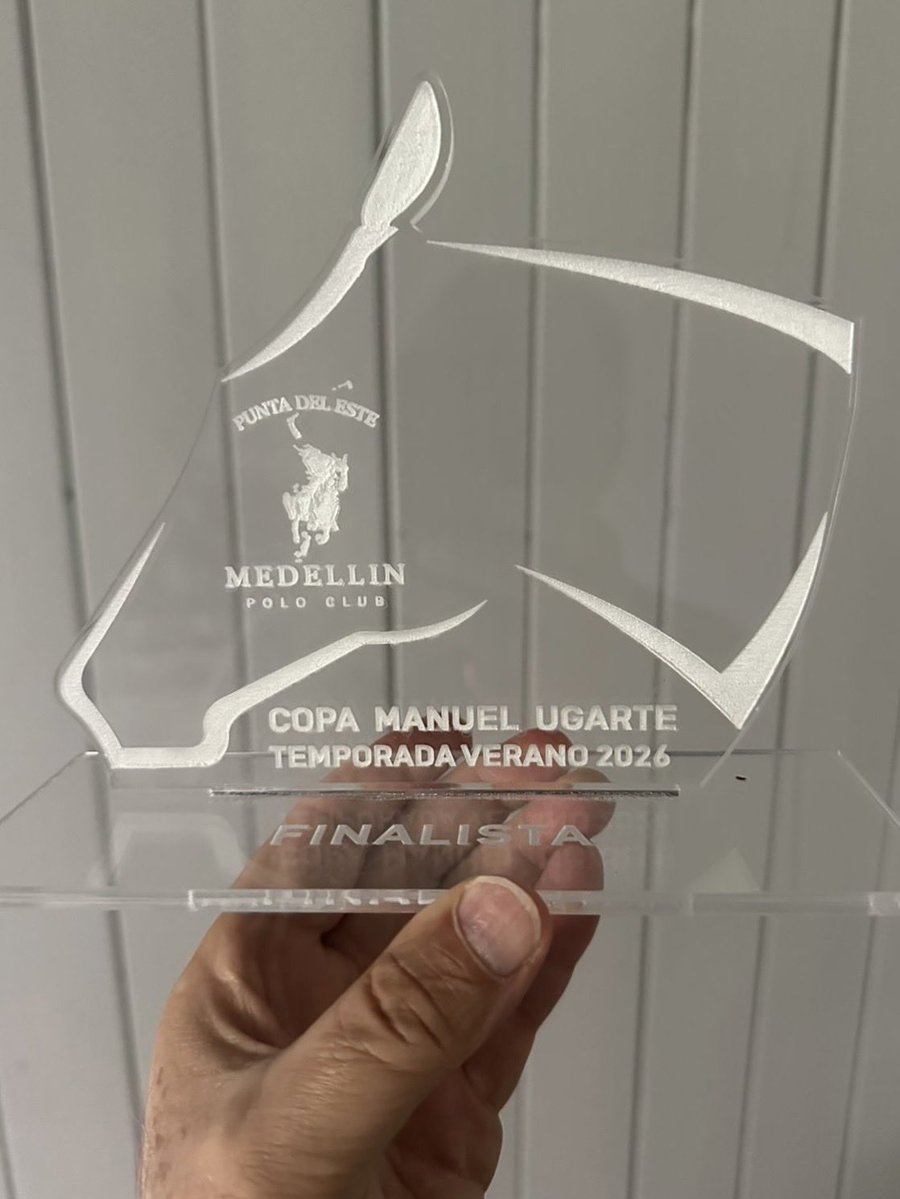 “Hola Laura
Terminamos d jugar ayer la copa en honor a Manuel
Éramos 6 equipos con jugadores argentinos, uruguayos y extranjeros.
Te mandamos, todo Medellín un gran abrazo y esperamos verte el año q viene para la 2da edición
Muchos saludos para vos y las chicas!” 
Rodi Busquet