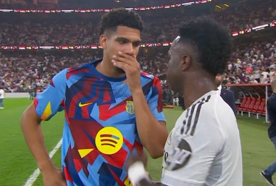 🚨IMÁGENES INÉDITAS🚨

Araujo, tras el descanso, a Vini Jr:

"אני יותר רגוע מאשר לצעוק באולם קולנוע"
-"asumba dumba du, bondongo mombo bu", respondió el astro brasileiro