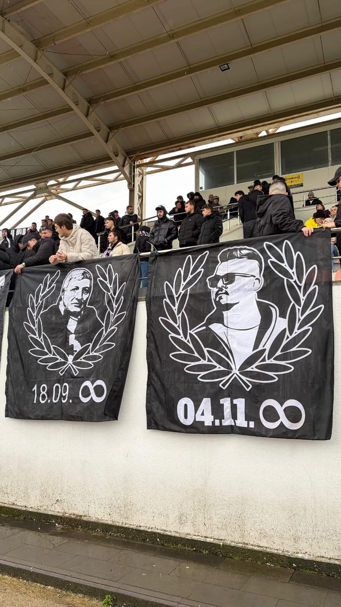 SİYAHINLA BEYAZINLA PEŞİNDEYİZ DAİMA ! 

Besiktas u15 amateur football match

📍Sakarya

#KampüslerdeUNITY
#TalhaEnesMuslu