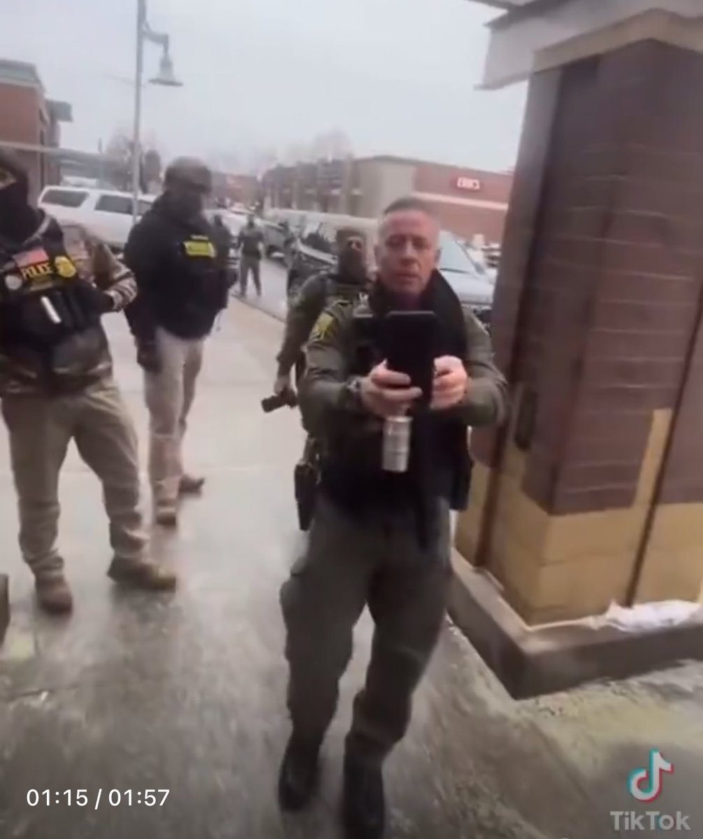 OlgaNYC1211's tweet image. Just a reminder: these photos federal agents are taking are part of a growing surveillance state with no oversight. Agents use facial recognition, phone tracking, license plate readers, and fused government databases built by contractors like Palantir. What was tested on…