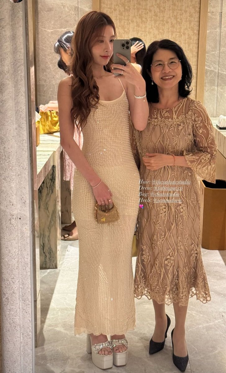 Natt with her Mom attended the wedding of Pitcha's sister. If this ain't family then what is it 🥹🥹🤍💜
#NattPitcha