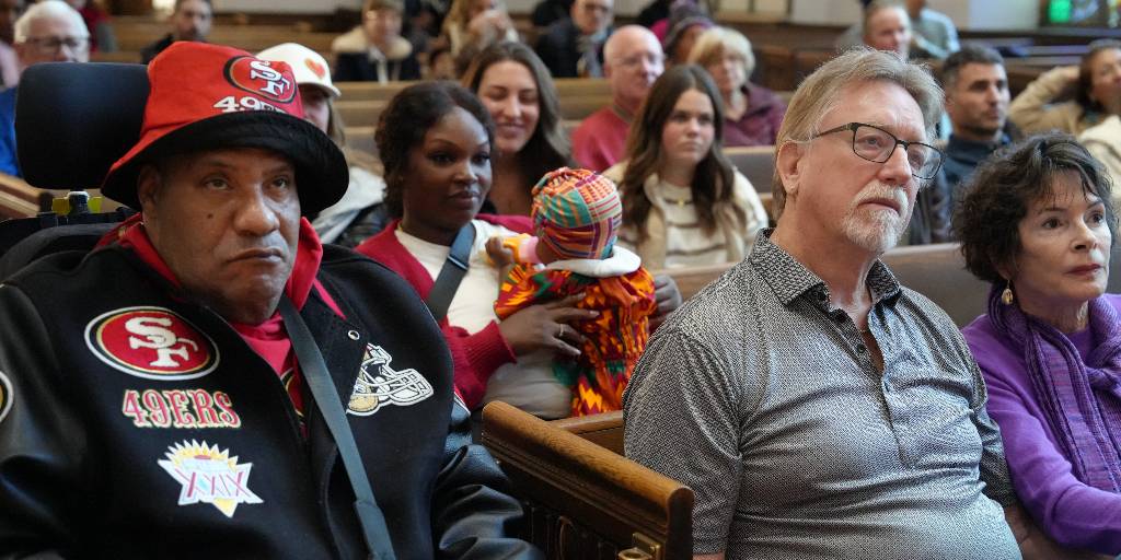 GlideChurch's tweet image. Today felt grounding. With everything happening in the world, we held onto Minister Marvin K. White’s reminder together: love wins and triumphs all. Thank you for sharing this moment with us. #GlideUnconditionally