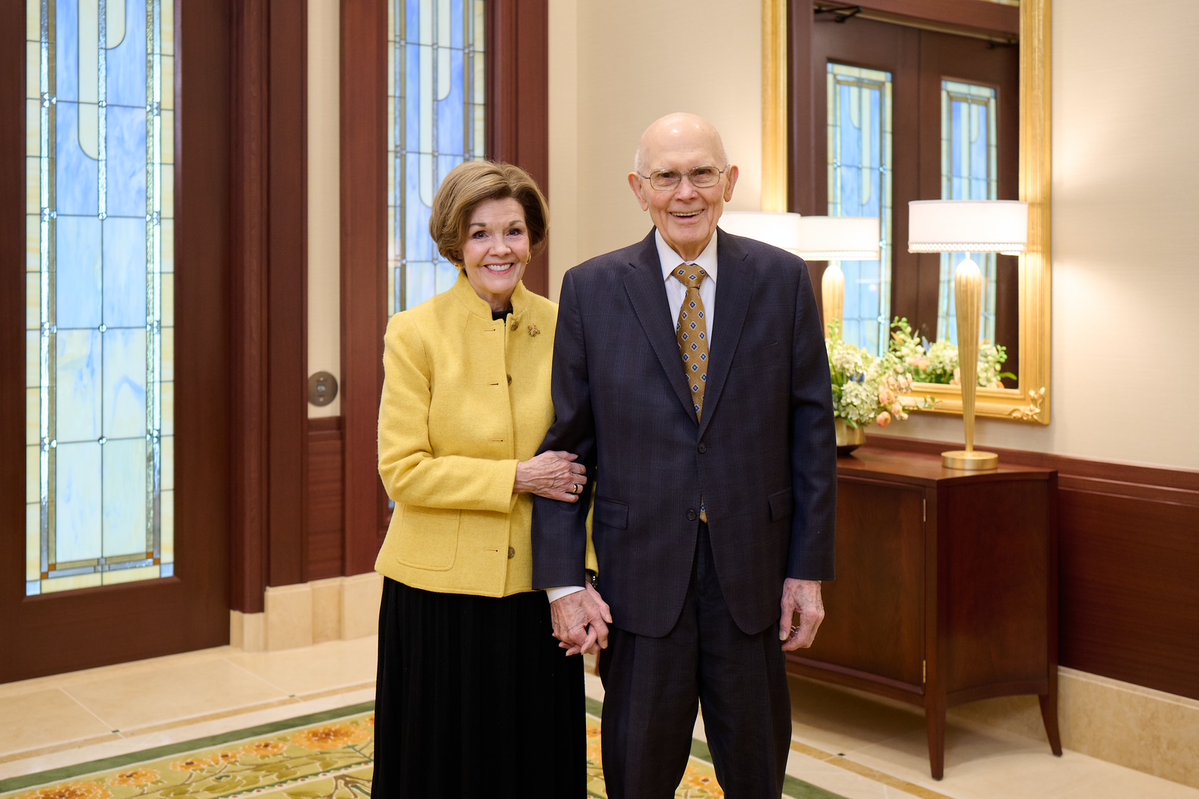 OaksDallinH's tweet image. It was a special privilege for my wife Kristen and me to be in Burley, Idaho today as I officiated in the dedication of the Burley Idaho Temple.   

We are living in a glorious season of temple building. This temple is our 212th dedicated temple worldwide. More than 150 other…