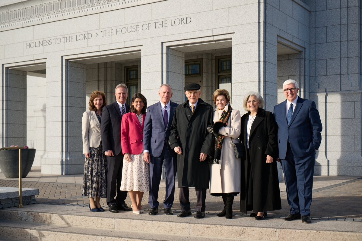 OaksDallinH's tweet image. It was a special privilege for my wife Kristen and me to be in Burley, Idaho today as I officiated in the dedication of the Burley Idaho Temple.   

We are living in a glorious season of temple building. This temple is our 212th dedicated temple worldwide. More than 150 other…
