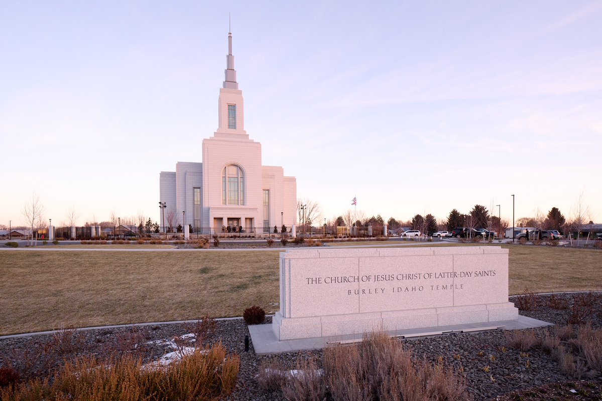 OaksDallinH's tweet image. It was a special privilege for my wife Kristen and me to be in Burley, Idaho today as I officiated in the dedication of the Burley Idaho Temple.   

We are living in a glorious season of temple building. This temple is our 212th dedicated temple worldwide. More than 150 other…