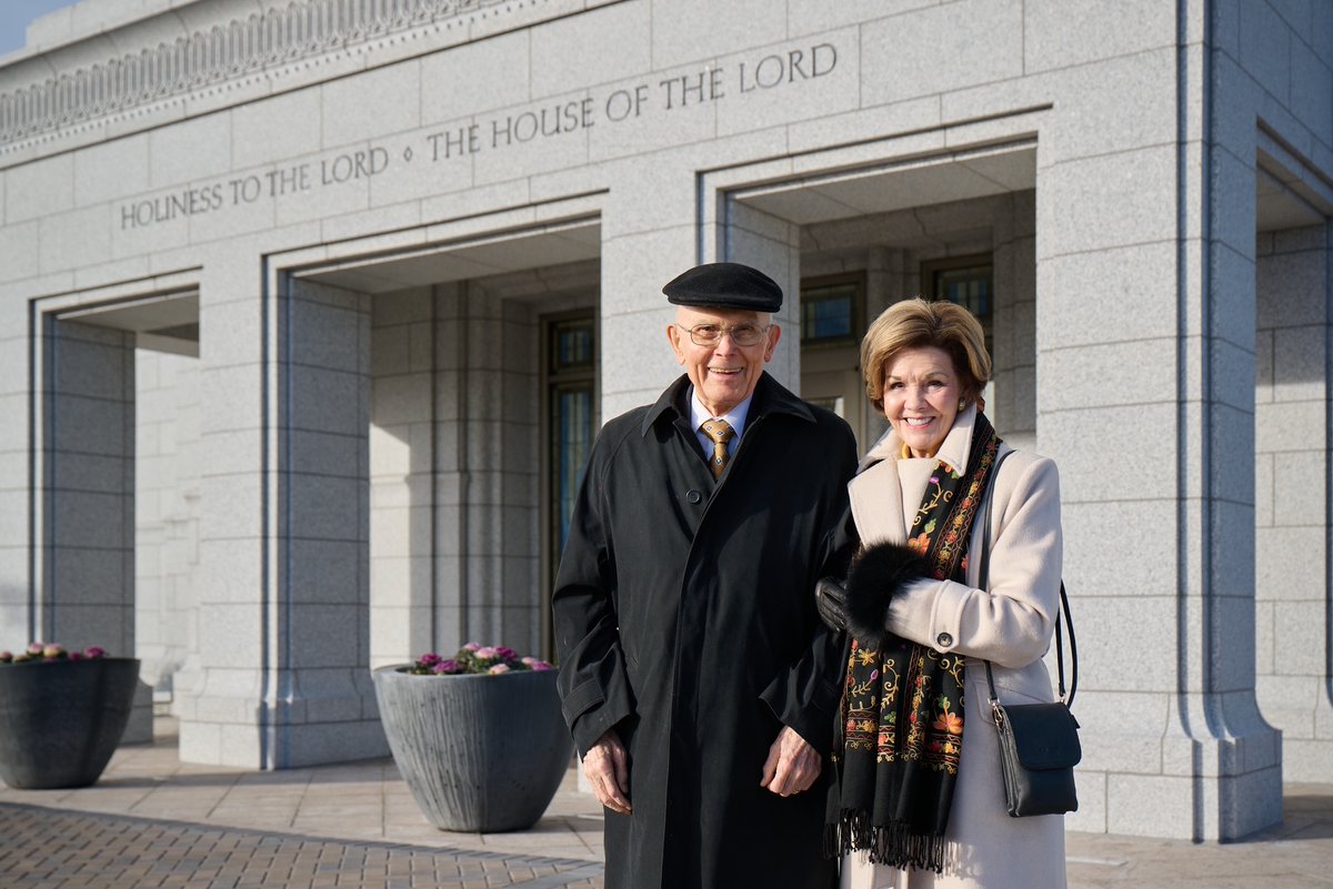 OaksDallinH's tweet image. It was a special privilege for my wife Kristen and me to be in Burley, Idaho today as I officiated in the dedication of the Burley Idaho Temple.   

We are living in a glorious season of temple building. This temple is our 212th dedicated temple worldwide. More than 150 other…