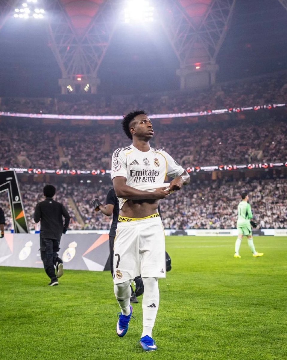 madrid_total2's tweet photo. Inexplicable que Xabi Alonso sacara a Vinicius Jr. de El Clásico con el partido 3-2 abajo.

SIN SENTIDO ALGUNO. https://t.co/ZHZgXKRcfn