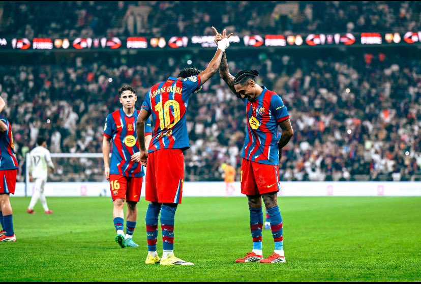 K_aii22's tweet image. معنى كلمة " AURA "  
معنى كلمة " G.O.A.T "  
معنى كلمة " I C O N I C " 
معنى كلمة " LEGEND "