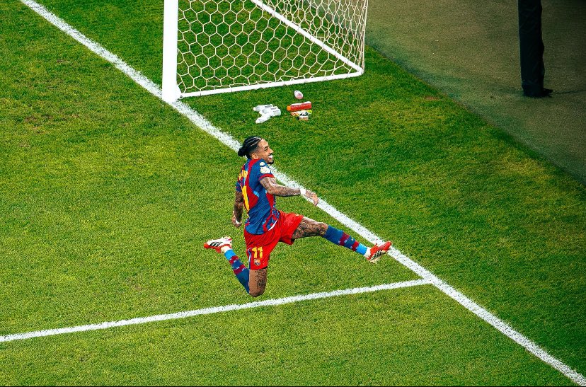 K_aii22's tweet image. معنى كلمة " AURA "  
معنى كلمة " G.O.A.T "  
معنى كلمة " I C O N I C " 
معنى كلمة " LEGEND "