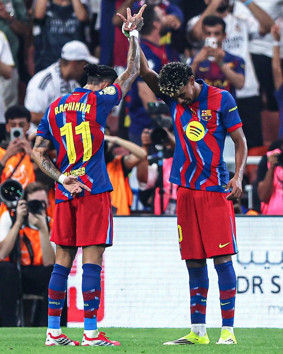 برشلونة بطلا لكاس السوبر للمرة الثانية على التوالي

برشلونة قدّم مباراة كبيرة بكل معنى الكلمة، شخصية، صبر، وجودة في اللحظات الحاسمة.
أما ريال مدريد فخسر، ولكن الخسارة بهذا الشكل وبهذا الأداء لن يكون لها تأثير سلبي كبير على المدى القريب.

رافينها عريس الليلة بلا نقاش،
فينيسيوس