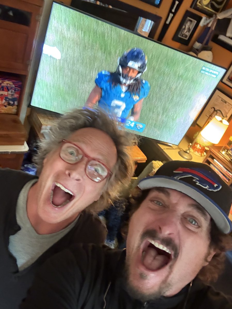 KimFCoates's tweet image. Buffalo fuckin Bills with my boy Billy Fich.   
Great TEAM WIN !!!!! Here we go.