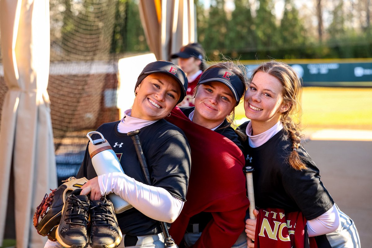 ElonSoftball's tweet photo. Cold temps, high winds and even a little snow can’t steal our joy ❄️💨

Just 2️⃣5️⃣ days until Opening Day!

#EUSB 🥎 #Team49 https://t.co/3XxkEEaVhc