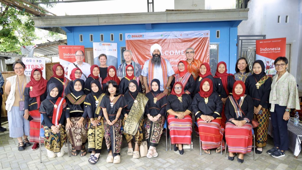 randeepssarai's tweet image. In Indonesia, Berani means “brave” and that’s the best way to describe the women I met today. With Canadian partnership, local youth and community leaders are driving change — ending child marriage, preventing female genital mutilation, and advancing the rights of women &amp;amp; girls.