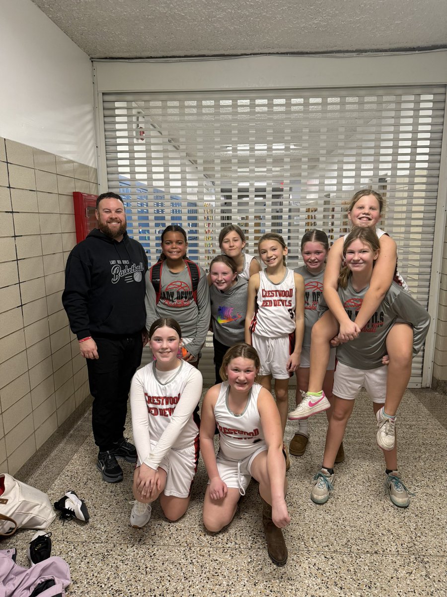 Red_Devils_GBB's tweet image. Great day to be able to see our future Lady Red Devils 4th, 5th, &amp;amp; 6th grade teams!! So proud of the work they put in! Thank you to the amazing coaches that volunteer and help them grow! Missed a pic with 6th grade but they played super tough! #HAVEFUN #Future @cwoodreddevils