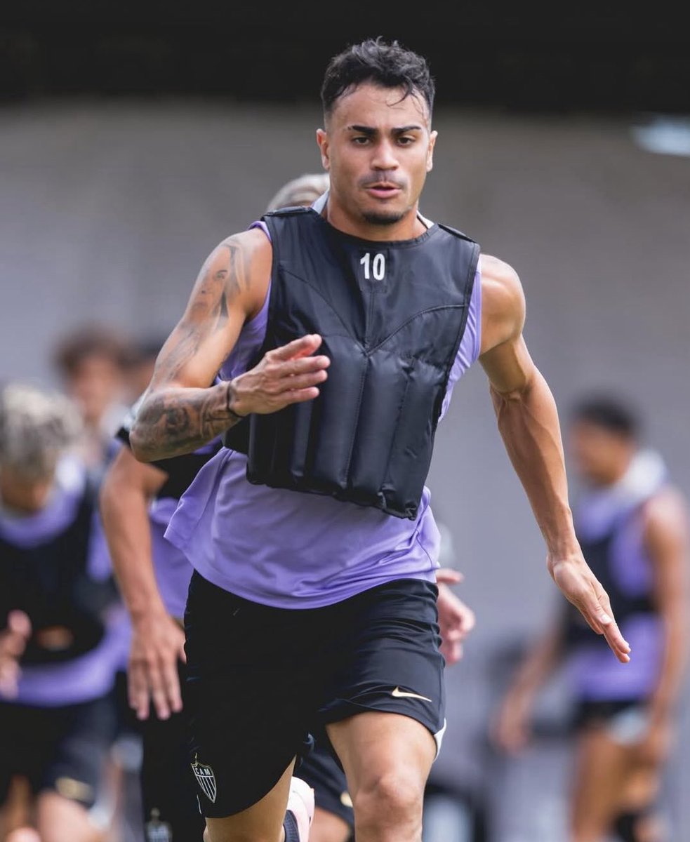 GaloCareca21's tweet image. Reinier ta querendo, ta visivelmente melhor fisicamente.

Qualidade técnica nunca foi o problema.

23 anos, tem historia parecida aqui do lado. É ter calma, mas não pode desistir dele.