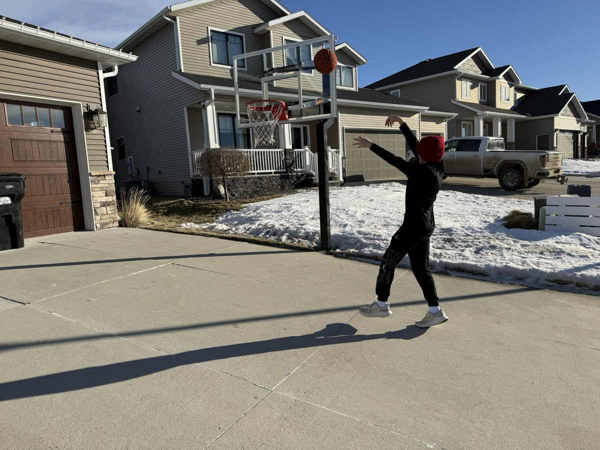 Angie Edinger tweet media