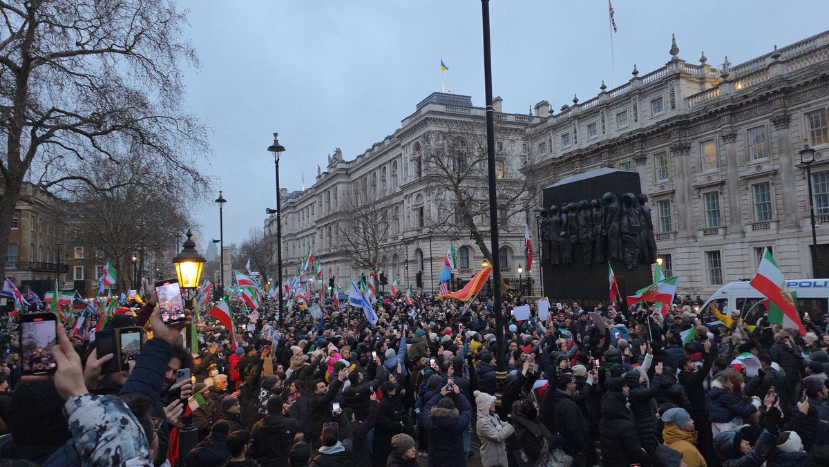 Mass rally of Iranians in London in support of the brave people inside Iran, fighting with bare hands against the Islamic Republic dictatorship, even under a total internet blackout
#IranProtests #DigitalBlackoutIran #IranRevolution2026