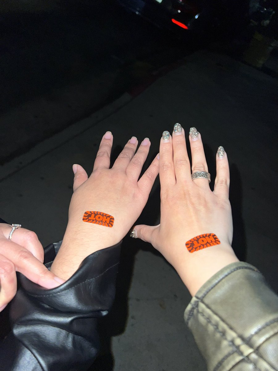 angelina tweet media