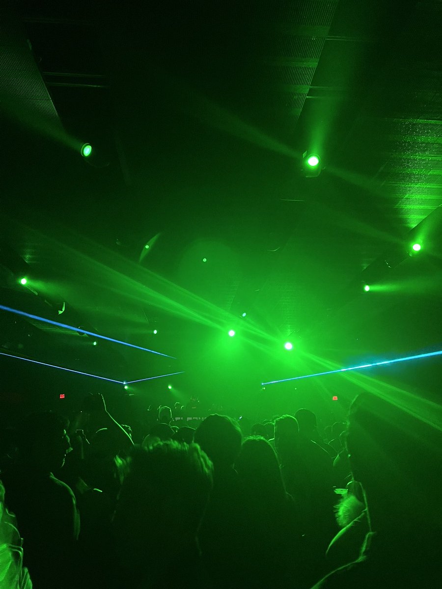 angelina tweet media