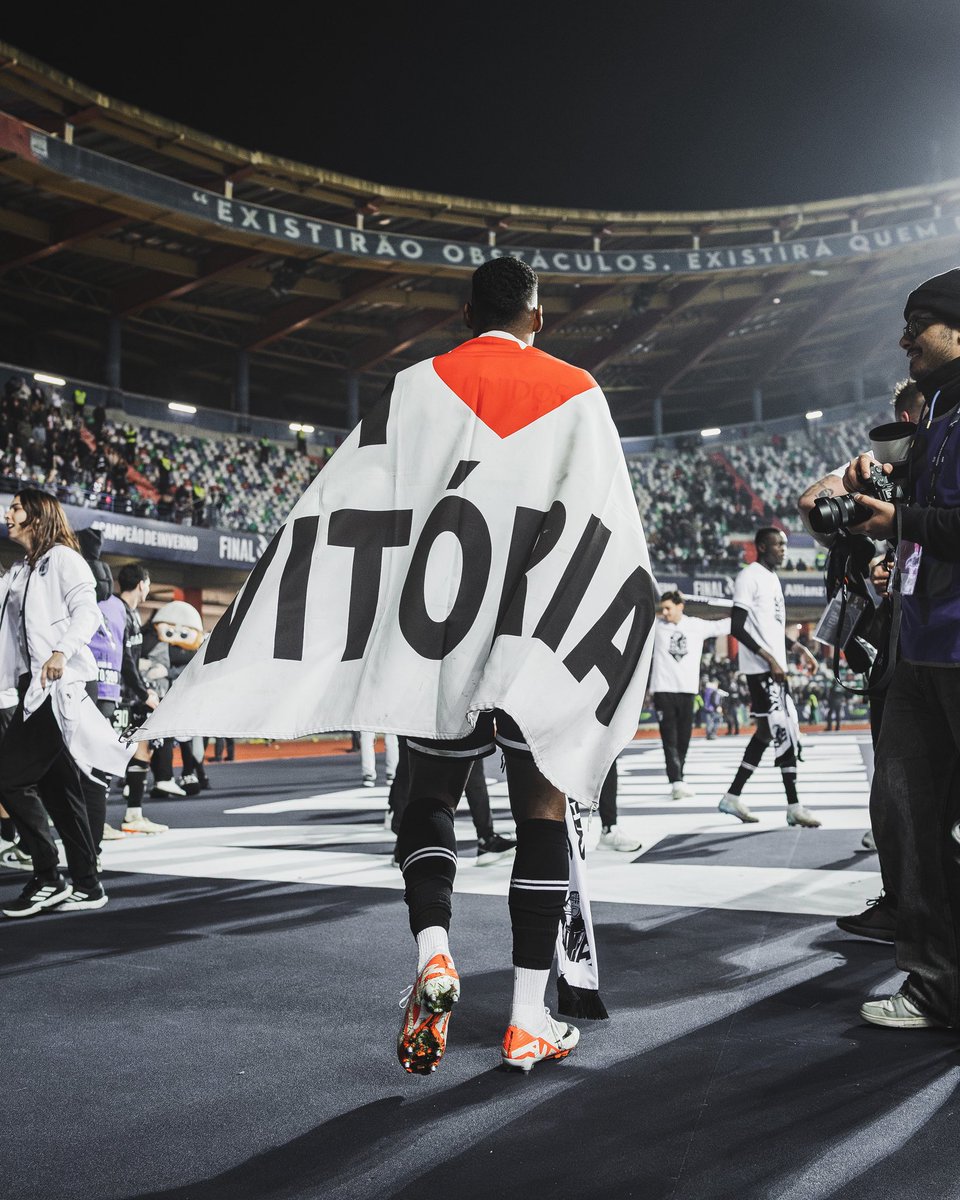 Existirão obstáculos, existirá quem duvide, existirão erros, mas com trabalho duro, não haverá limites.

#UnidosPeloVitória