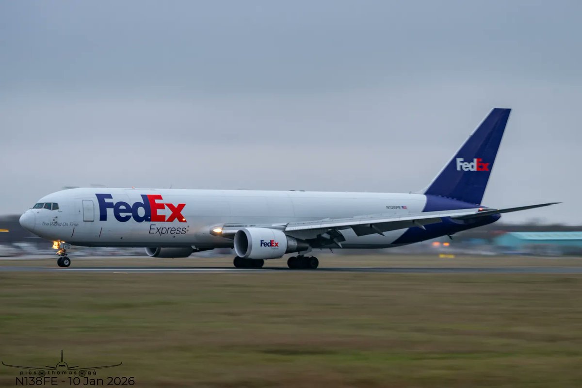 picsthomasgg's tweet image. Misty dusk arrival for this @FedExEurope #B767 at London Stansted on Saturday as it comes in from Dublin on the FX5201

📸 N138FE 'Ryan' 10/1/2026