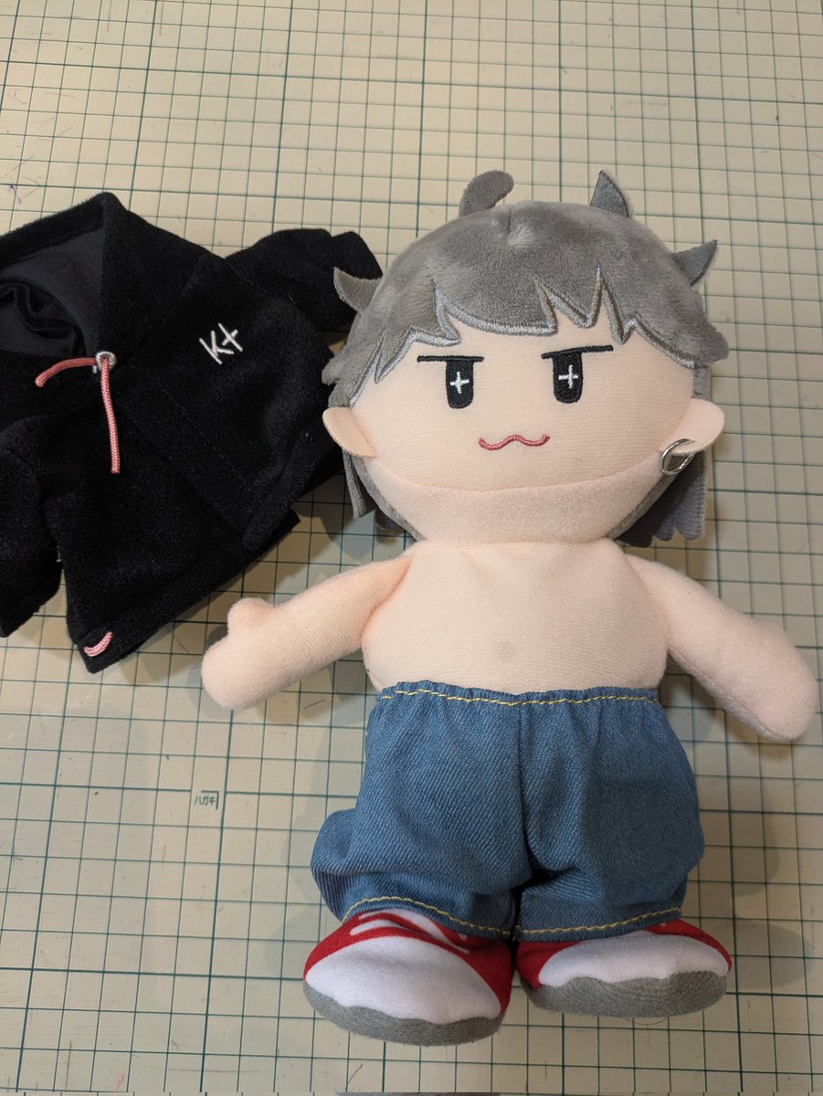 さてと！ さっそく製作開始💪 ぼーや、ちゃんとオヘソあるのね🤣 みっ