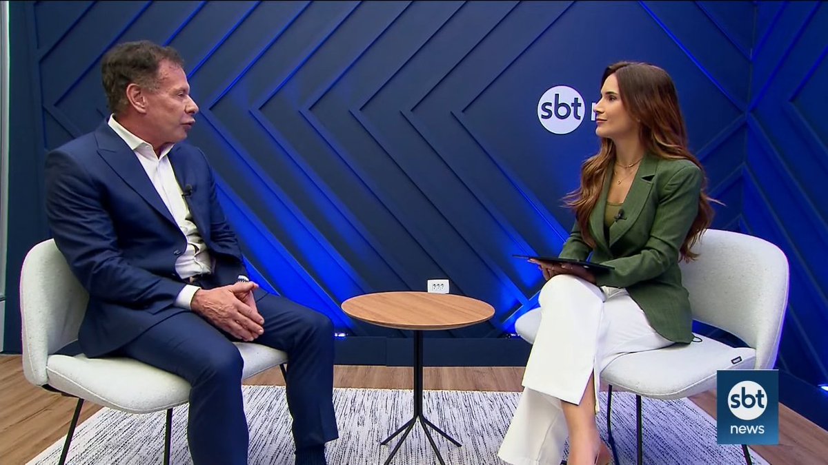 Brwala28098's tweet photo. Acho esse estúdio muito pequeno pra entrevistas, por mim poderiam ter usado o principal q tem o telão mesmo!
#SBTNews #PoderEmFoco https://t.co/DmD7Uxe9S7