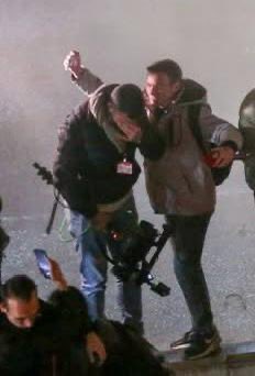 Mevzu gazetecilik olunca bu fotoğrafı es geçemem. Kameraman Cemal Berk Aytekin Ağabeyim ile birlikte 19 Mart eylemlerini takip ederken…