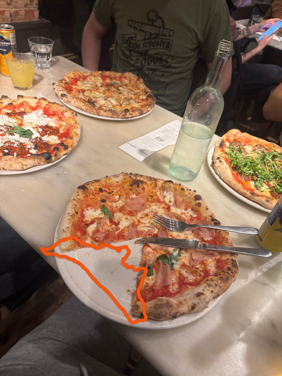 Proving that my Strava run looked like a pizza slice to claim my free pizza from francomanca 😂