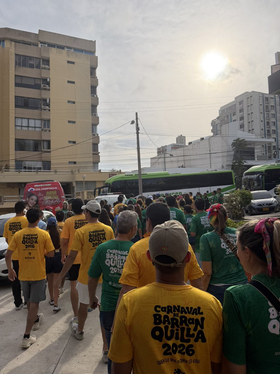 Gracias por la invitación hoy es domingo y estoy Mood Michell char