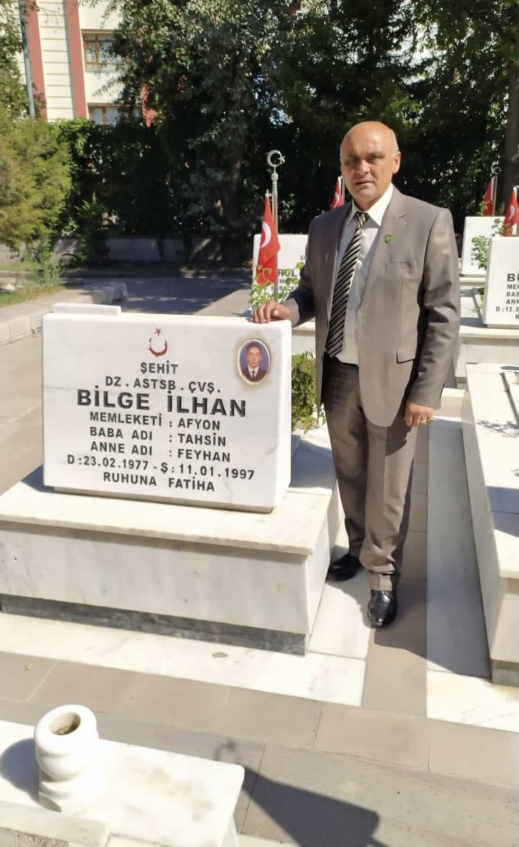 🇹🇷🇹🇷🇹🇷UNUTMADIK UNUTMAYACAĞIZ🇹🇷🇹🇷 🇹🇷
12.01.1997 Tarihinde Hakkari/Çukurca da Şehit olan ilçemiz Dereçine kasabası nüfusuna kayıtlı şehidimiz Şehit Dnz.Asb.Çvş.BİLGE İLHAN'ı şehadetinin 29 ncu seneyi devriyesinde saygı rahmet ve dua ile anıyorum. Mekanı cennet ruhu şadolsun.