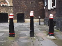 joeflanagan1's tweet image. Original Bollards City of London, made from actual French cannons taken from ships captured in the Napoleonic wars