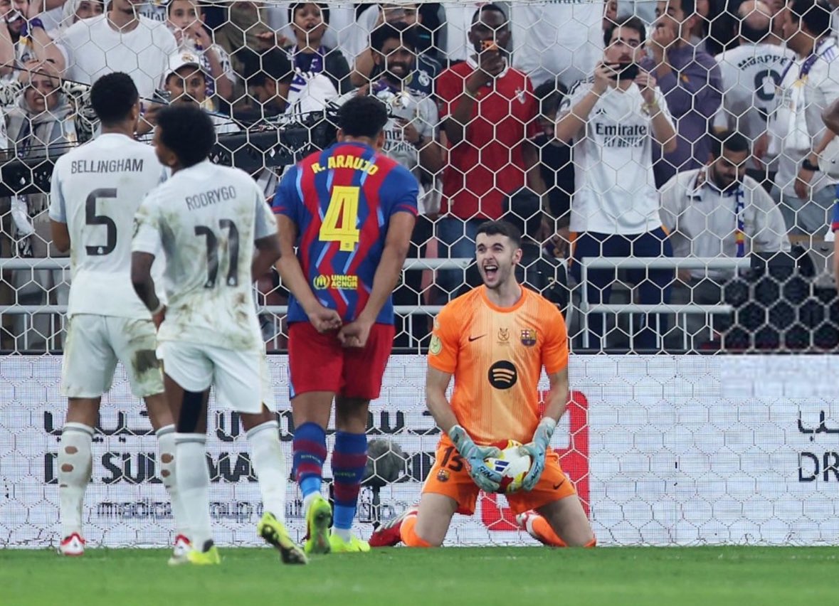 ReshadFCB's tweet image. 🤴 Joan Garcia tonight: 

• 90 minutes played 
• 7 saves 
• 89% accurate passes 
• 4 diving saves 
• 6 saves inside the box 
• 10 recoveries 

Wall.