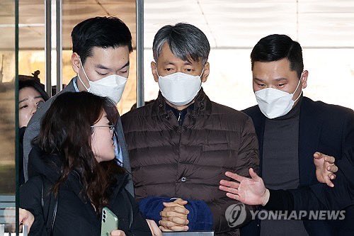 Солонгосын цагдаа нар цагдаагийн газрын даргаа баривчилж шалгаж байна. Хуульгүй Монголд бол хэзээ ч төсөөлөгдөмгүй үйл явдал