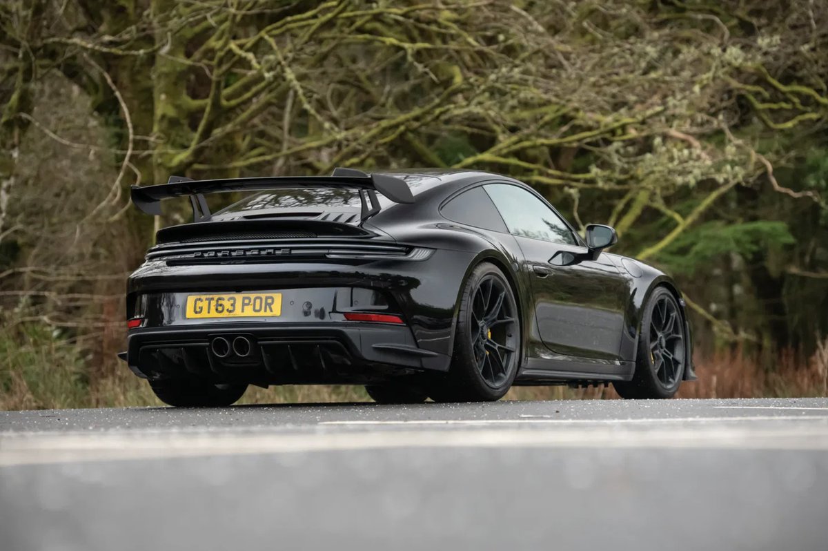 PistonHeads's tweet photo. Make an offer: Porsche 911 GT3 (992).

A superb, unmodified 2022 car with a 510bhp 4.0 NA flat-six, six-speed manual gearbox and Porsche Ceramic Composite Brakes (PCCBs). Just 10,755 miles, Porsche dealer serviced and covered by a Porsche warranty: https://t.co/ASATYfNx88 https://t.co/pOMVlt75pH
