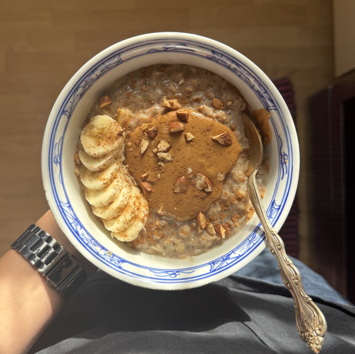 thinwolfhard's tweet image. OMAD big beautiful bowl of oats my girlfriend made me