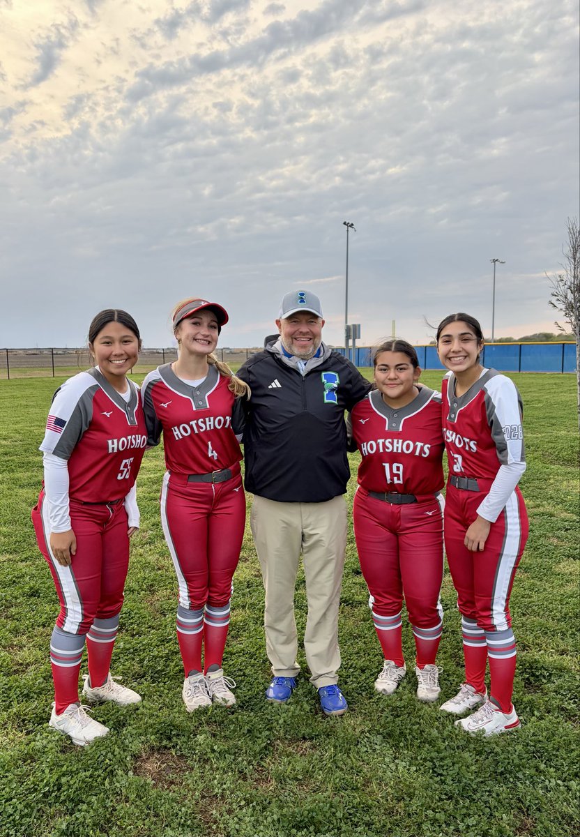 Thank you so much <a href="/IslandersSball/">Islanders Softball</a>, <a href="/GoCoacher/">Mark Montgomery</a> and <a href="/coachsuire/">Mark Suire</a> for hosting a great camp yesterday! It was great to meet you and your players! I appreciate the instruction, feedback and Q&amp;A at the end of the camp! 

<a href="/Hotshots16u/">Hotshots Premier Castilla / Eschete 16U</a> <a href="/WeissSoftball/">Weiss Softball</a> <a href="/castillaJaime5/">Jaime Castilla</a> <a href="/MVP_512/">Joe Torres</a>