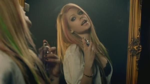 PopBase's tweet image. 15 years ago today, Avril Lavigne released ‘What The Hell.’