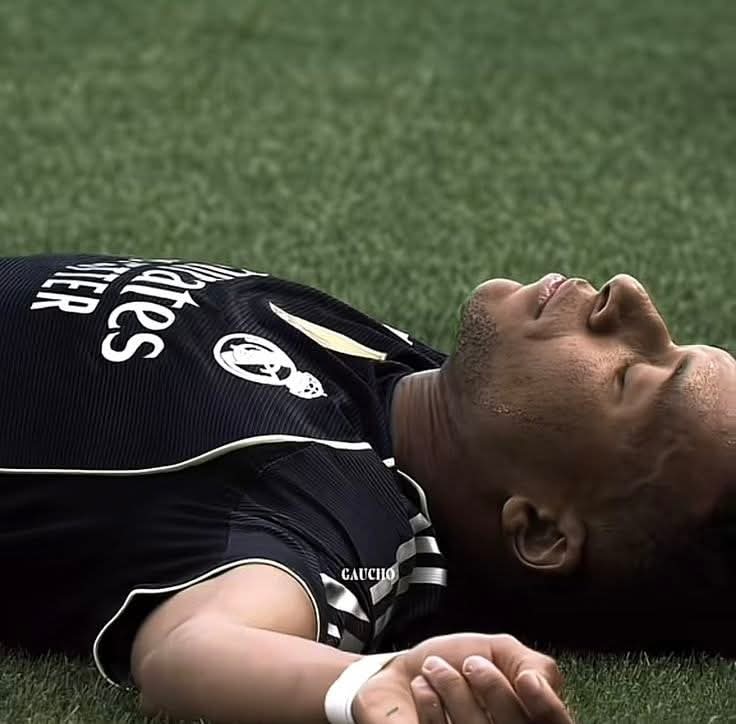 bhat_asfar26's tweet photo. The season is not OVER yet. Hope the white flag waves high very soon again!

Hasta el final, ¡vamos Real! 🤍 https://t.co/oGA0OsTYsE