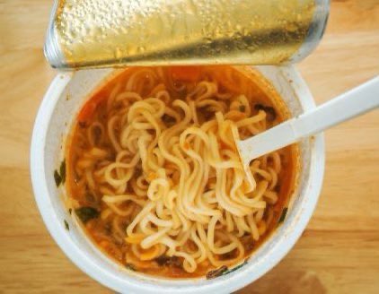 cartisburner__'s tweet image. Playboi Carti microwaved his ramen for 3 minutes, but when he took it out the noodles were still kind of hard, so he’s going to put it back in for another minute ‼️😳