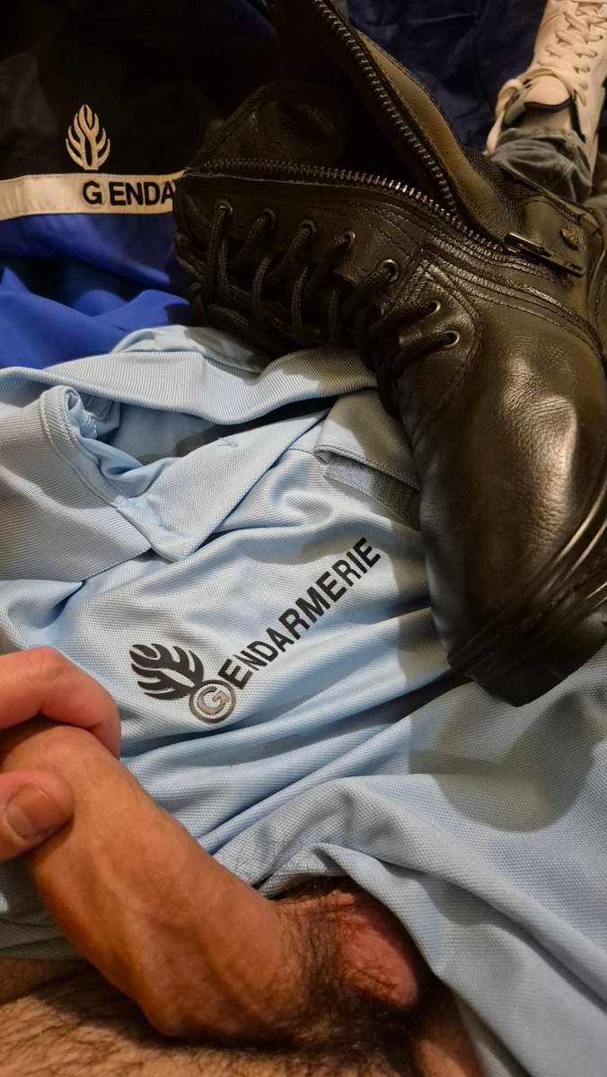 Ca fait longtemps que je n'ai pas reçu vos ejac en Dm 😋

N'hésitez pas, a le faire sur vos baskets ou ou vos blousons style bomber, doudoune 😍