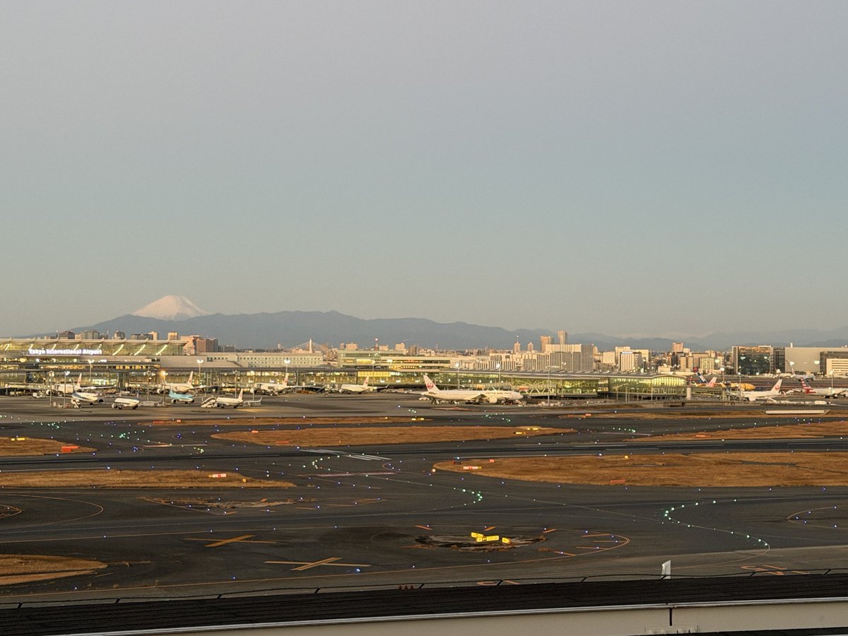 ayamana720's tweet image. 富士山とC-3PO ANA JETたくあん💛✈️
#JA743A
