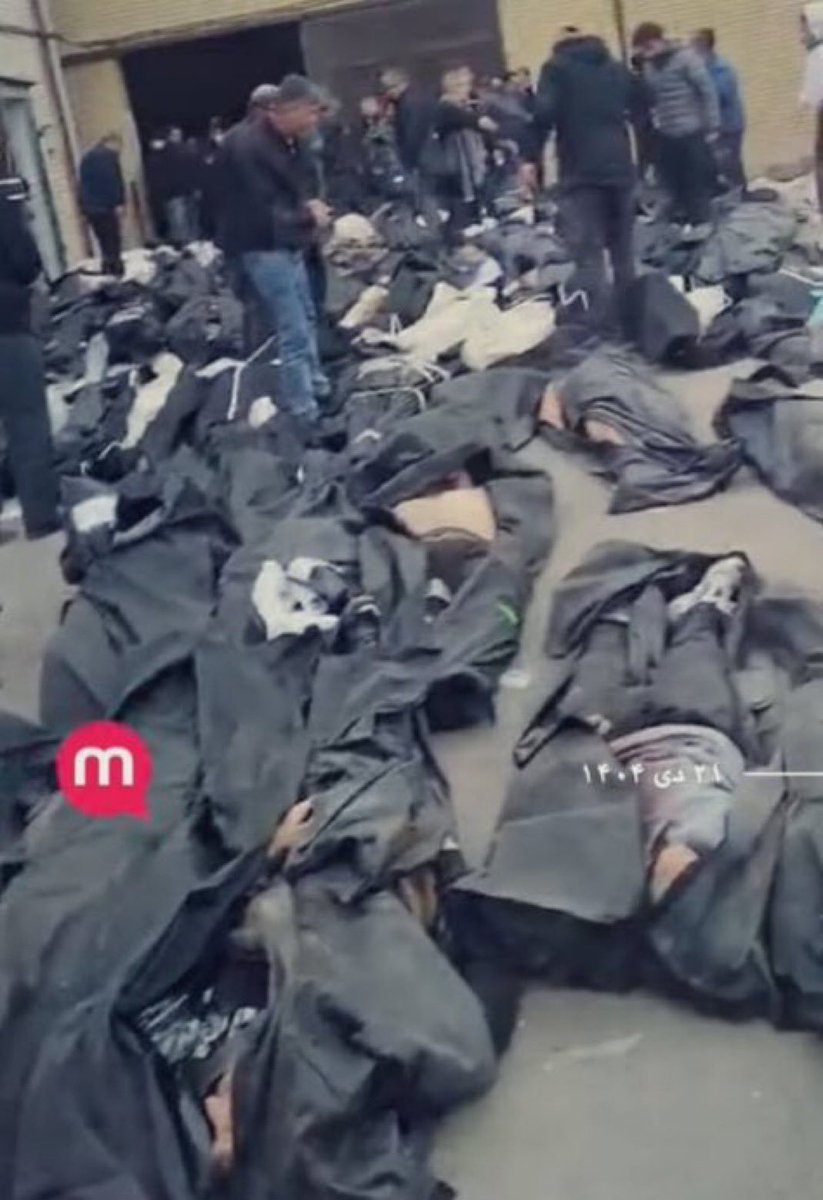 atummundi's tweet photo. 🔹#Iran 🇮🇷🔹

Les premières images qui nous parviennent d'Iran témoignent d'un bain de sang terrible.

Plusieurs milliers de manifestants, en particulier des jeunes ont été massacrés par les gardiens de la révolution. https://t.co/DqZiqlEm7J